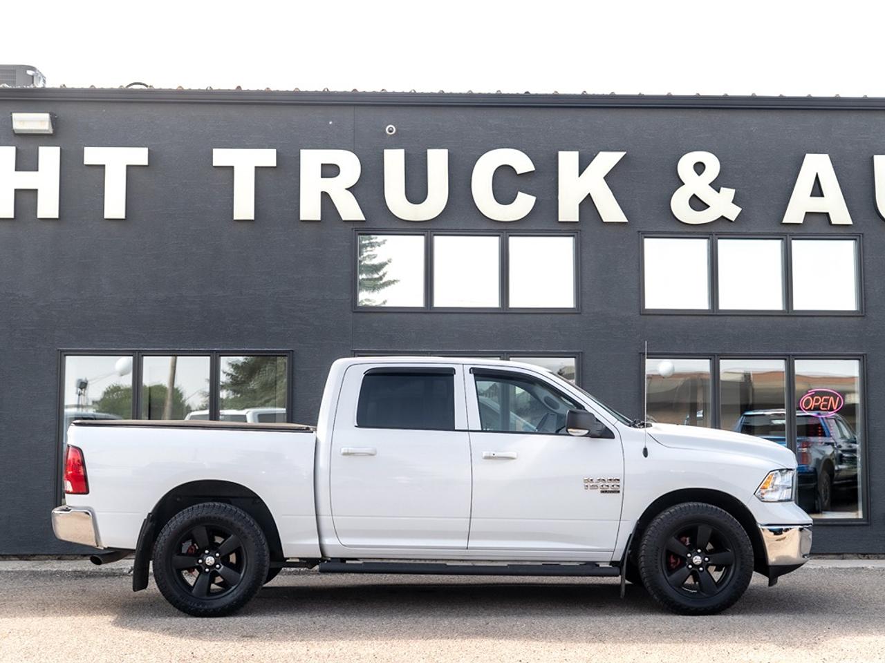 2022 RAM 1500 Classic SLT Photo4