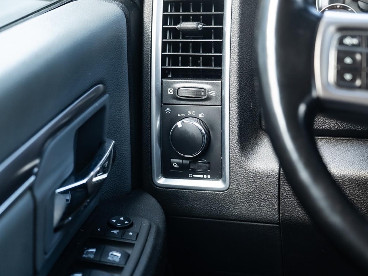 2022 RAM 1500 Classic SLT Photo12