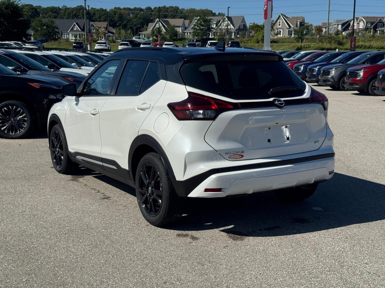 2023 Nissan Kicks SR FWD Photo