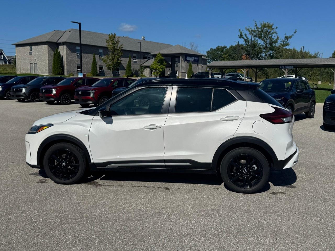 2023 Nissan Kicks SR FWD Photo