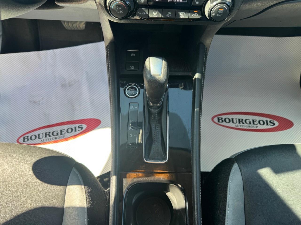 2023 Nissan Kicks SR FWD Photo