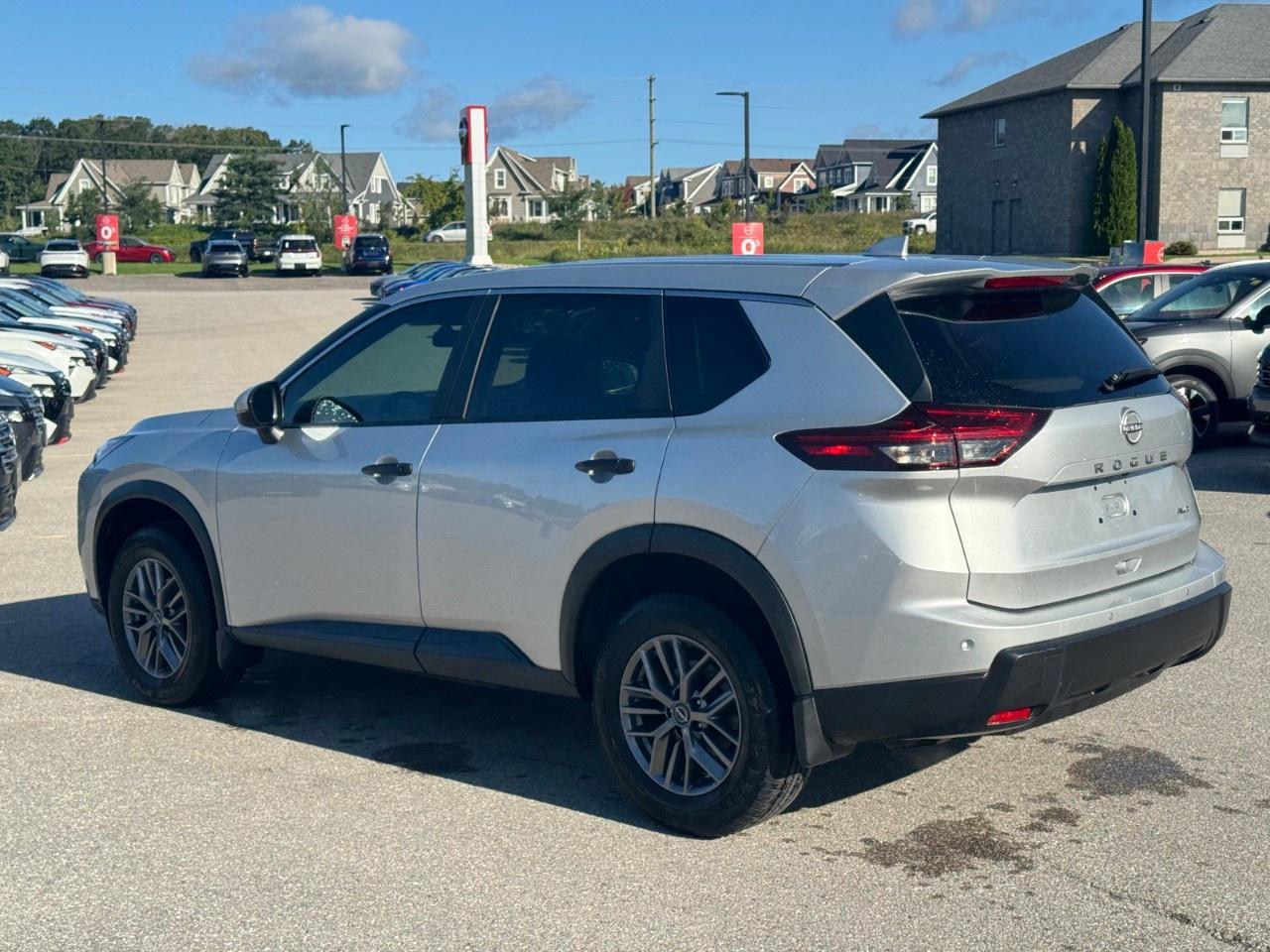 2024 Nissan Rogue AWD S Photo4