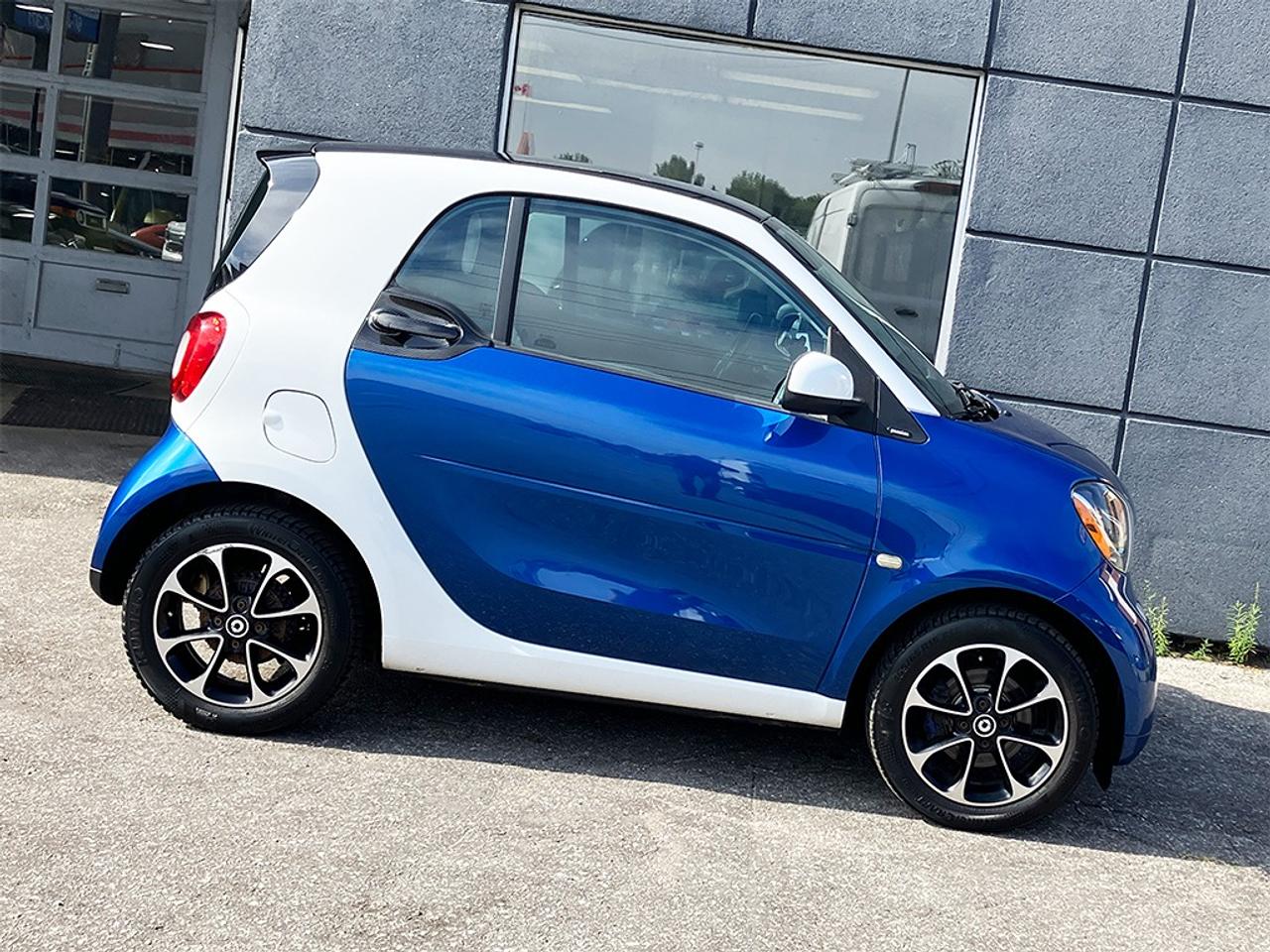 <p>PRICED TO SELL! VIN# WMEFJ5DA2GK141997, PASSION, TURBO, NAVIGATION, PANORAMIC SUNROOF, BLUETOOTH, ALLOY WHEELS, Automatic Climate Control, Blue on Two Tone &nbsp;Seats, Keyless Entry, Pwr. Windows/Mirrors/Doors/Locks, Side/Curtain/Dual Airbags, Driver & Passenger Knee Airbag, Leather Steering with Audio/Bluetooth/Cruise Cntrls., Fog Lights, Rear Window Defroster, Tilt Steering Wheel, Radio/USB/AUX, ABS, Brake Assist, Electronic Brake Force Distribution, CARPROOF Verified, Good and Bad Credits Low Rate Financing Available!</p><p>FINANCING: 7.99%</p><p>APR (Annual Percentage Rate)<br>OAC (On Approved Credit)</p><p>&nbsp;Our Price Includes:</p><p>1.Ontario Safety Standard Certificate.<br>2.No Administration Fee.<br>3.No PDI (Pre Delivery Inspection).<br>4.CARFAX Vehicle History Report.<br>5.No OMVIC Fee.</p><p>&nbsp;Taxes and licensing are not included in the price.</p><p>Trade-ins are welcome.</p><p>Thank you for your interest in our inventory!</p>