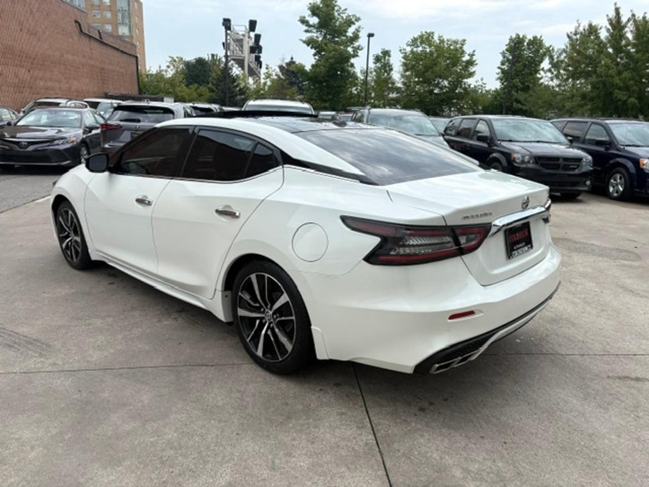 2022 Nissan Maxima SL **LEATHER-ROOF-NAVI-CAMERA-NEW TIRES** Photo2