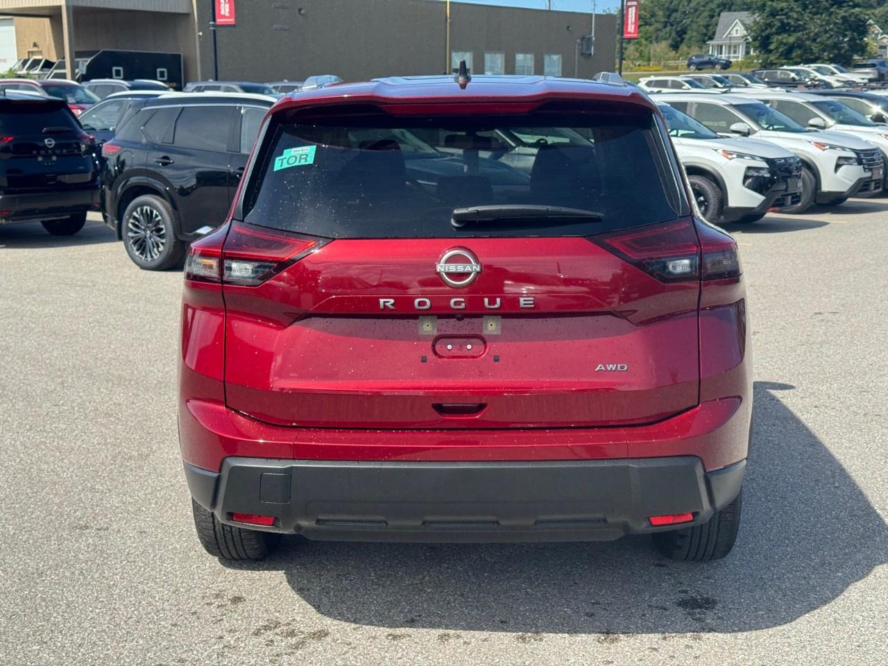 2026 Nissan Rogue AWD SV Moonroof Photo4