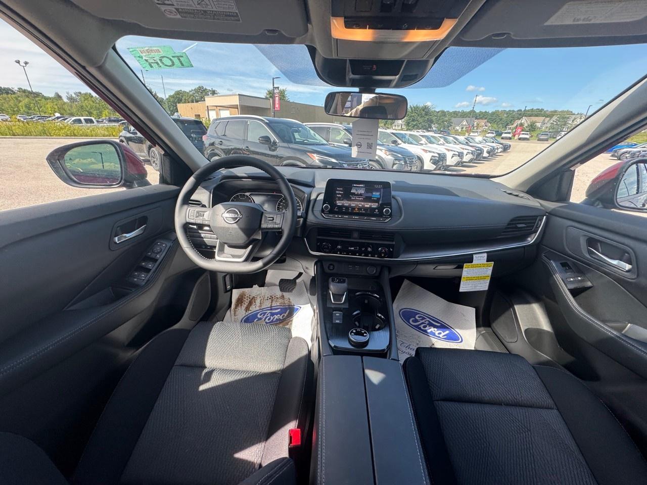 2026 Nissan Rogue AWD SV Moonroof Photo