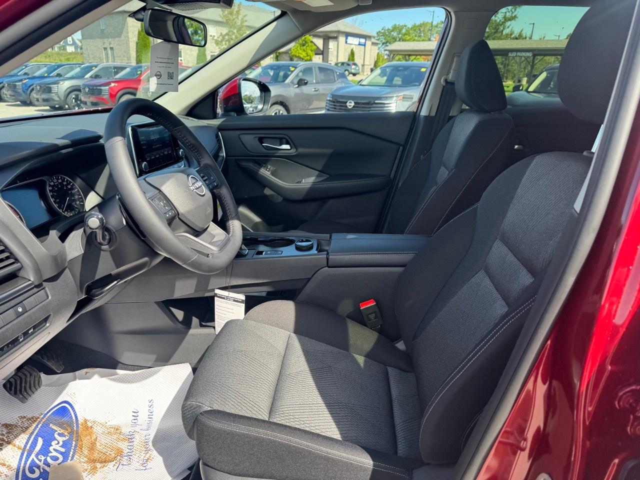 2026 Nissan Rogue AWD SV Moonroof Photo