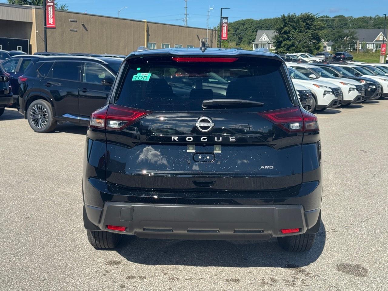 2026 Nissan Rogue AWD SV Moonroof Photo4