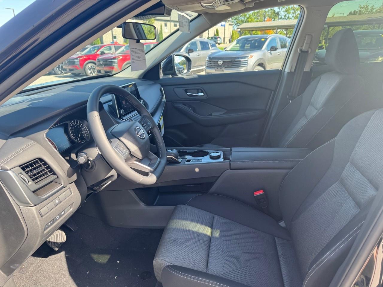 2026 Nissan Rogue AWD SV Moonroof Photo