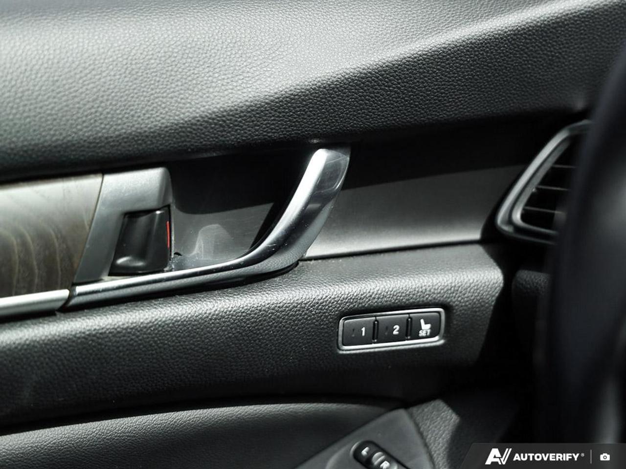 2019 Honda Accord Touring 1.5T HEATED STEERING WHEEL | POWER MOONROOF | KEYLESS E Photo
