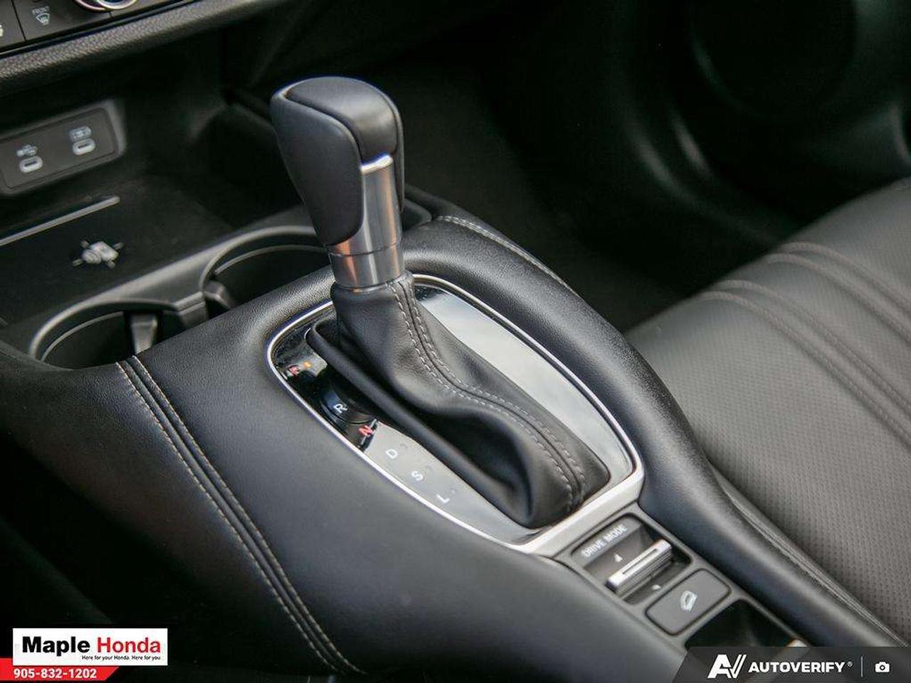 2026 Honda HR-V Leather Seats| Sunroof| Heated Seats| Auto Start| Photo
