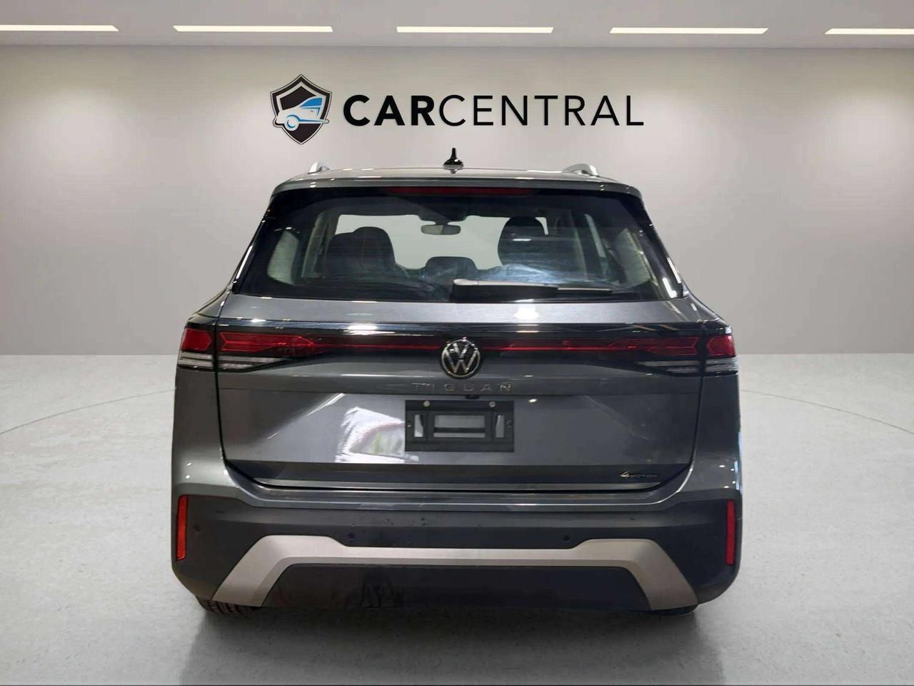 2025 Volkswagen Tiguan TRENDLINE | CLEAN CARFAX | 1 OWNER | HTD SEATS Photo