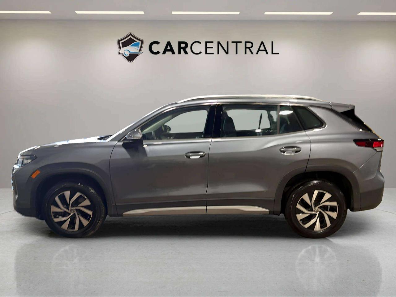 2025 Volkswagen Tiguan TRENDLINE | CLEAN CARFAX | 1 OWNER | HTD SEATS Photo1