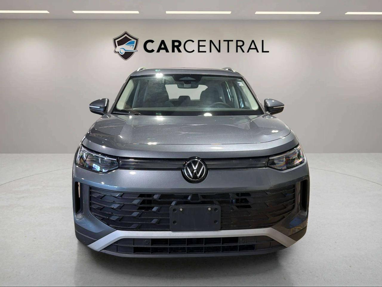 2025 Volkswagen Tiguan TRENDLINE | CLEAN CARFAX | 1 OWNER | HTD SEATS Photo