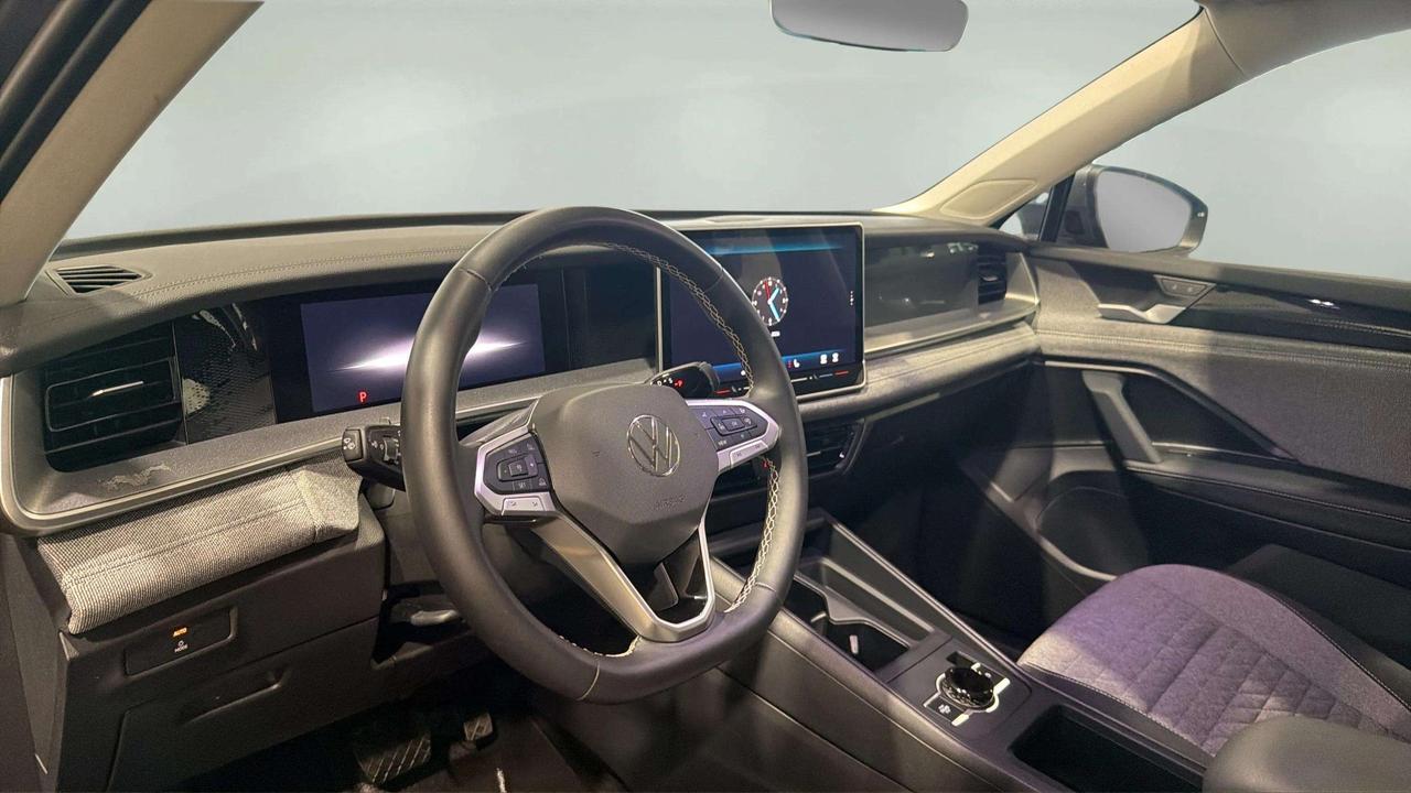 2025 Volkswagen Tiguan TRENDLINE | CLEAN CARFAX | 1 OWNER | HTD SEATS Photo