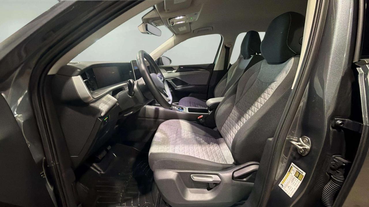 2025 Volkswagen Tiguan TRENDLINE | CLEAN CARFAX | 1 OWNER | HTD SEATS Photo