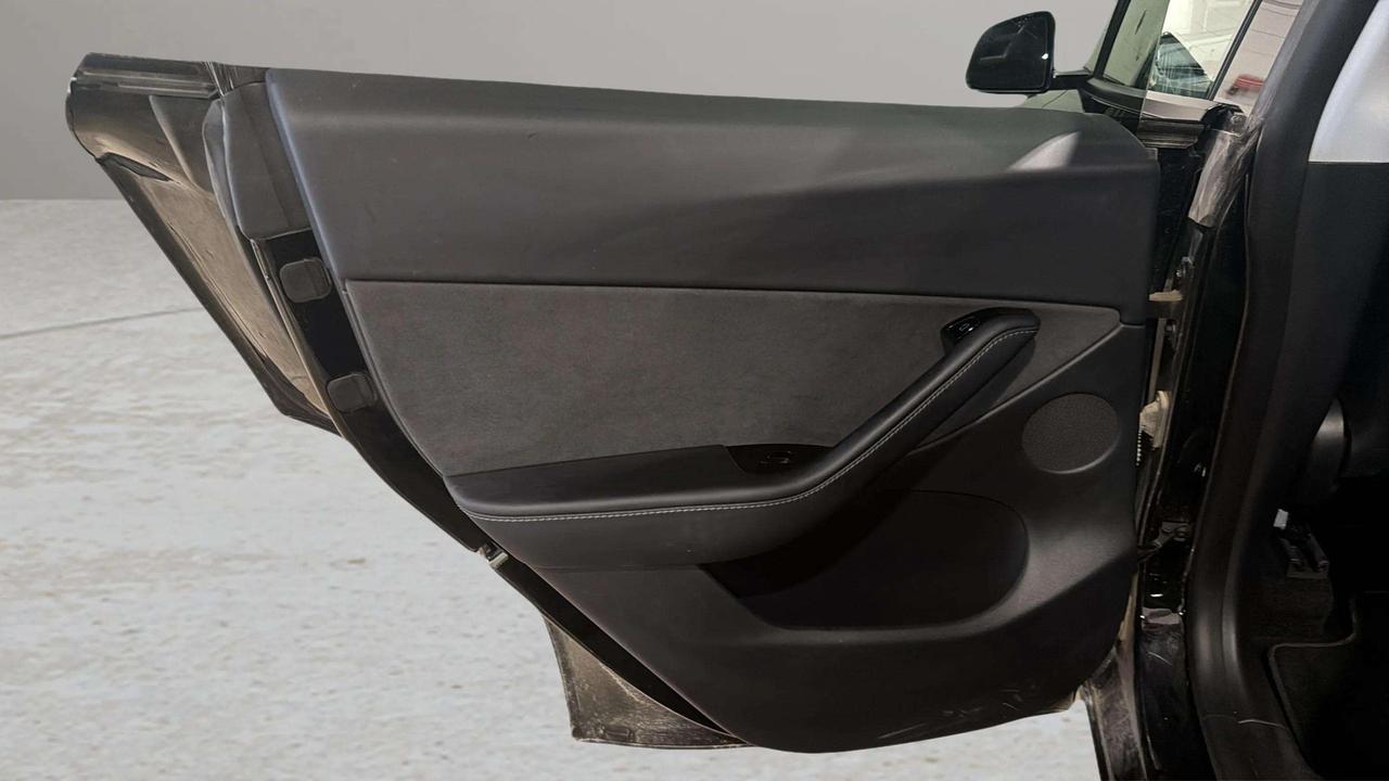 2021 Tesla Model Y LONG RANGE | AWD | GLASS ROOF | HTD SEATS | Photo