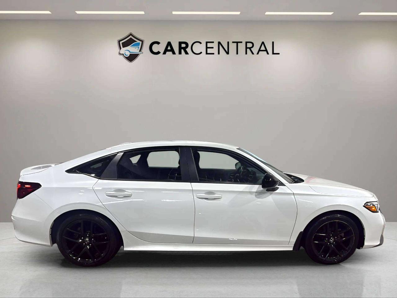 2025 Honda Civic SPORT HYBRID | SUNROOF | CARPLAY | LANE ASST Photo