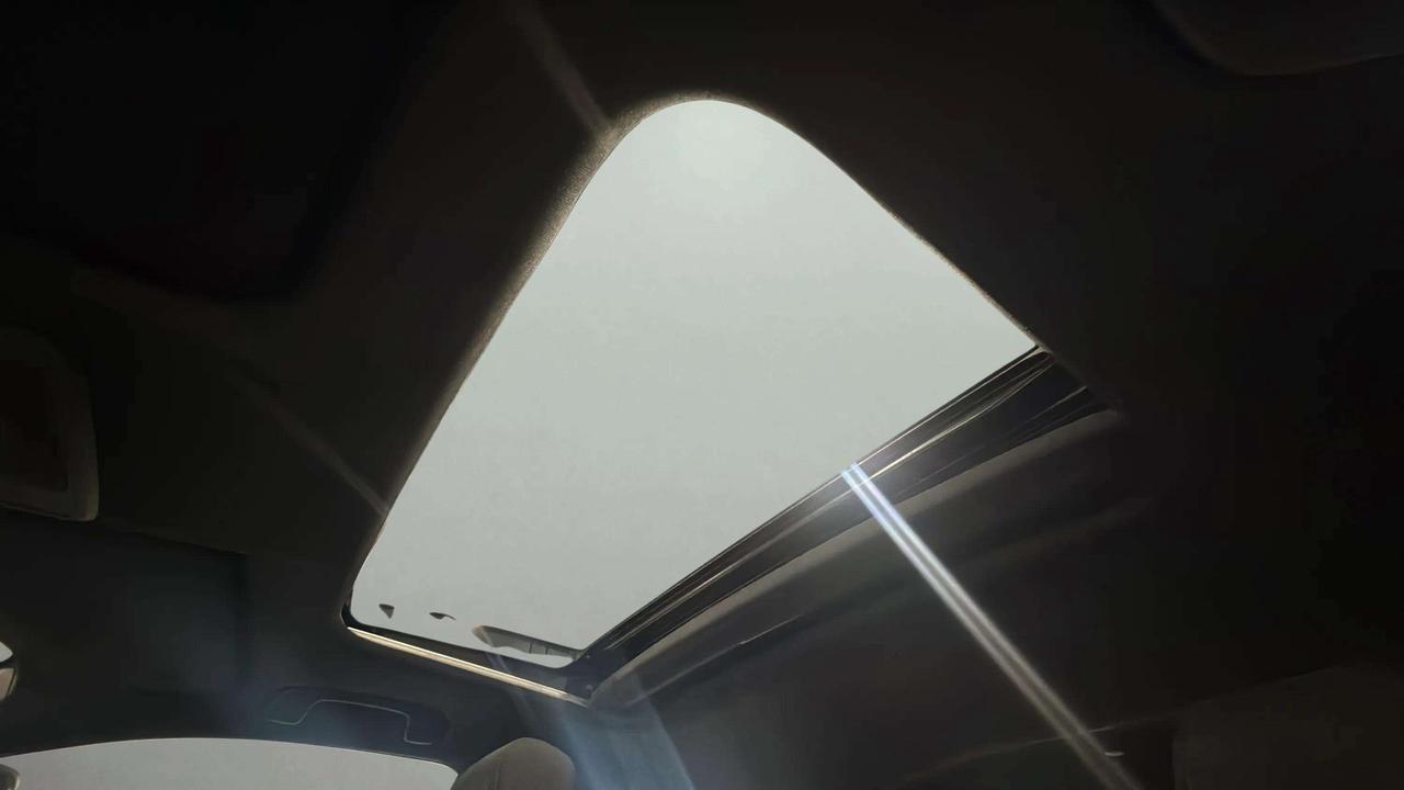 2025 Honda Civic SPORT HYBRID | SUNROOF | CARPLAY | LANE ASST Photo