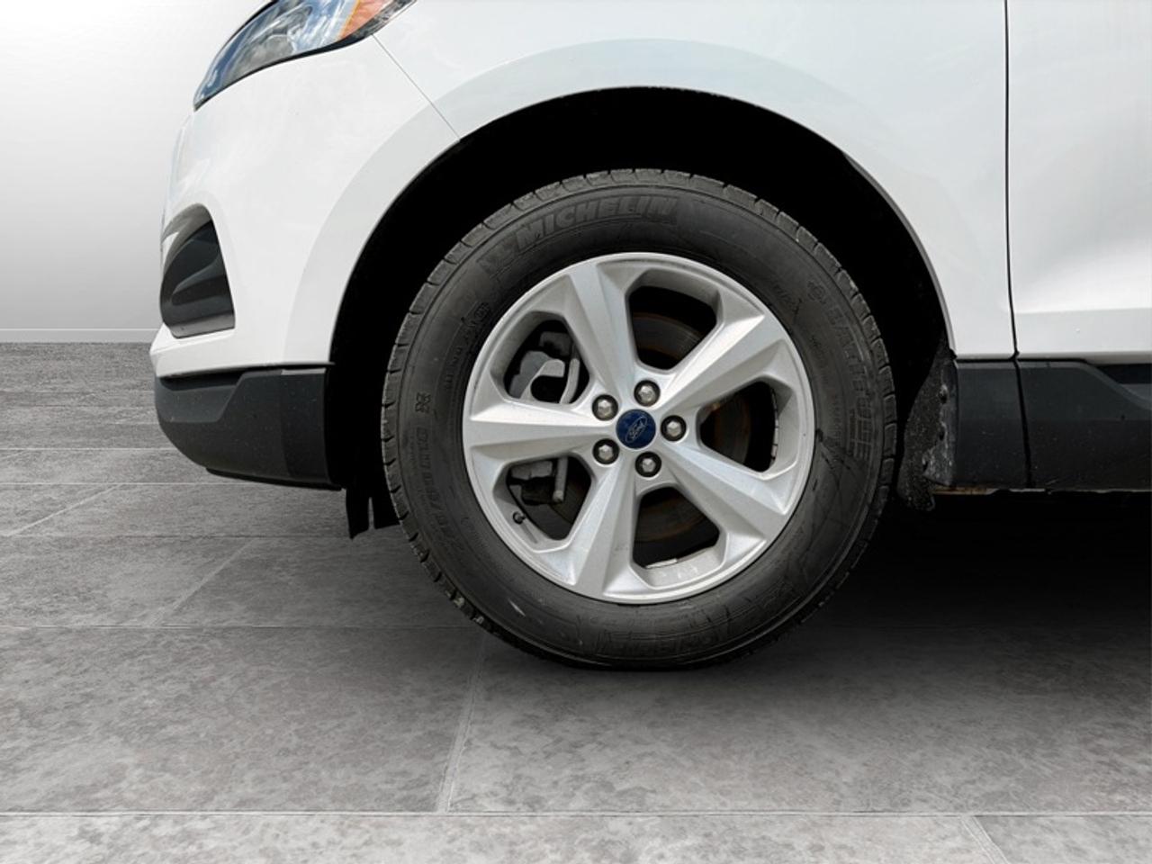 2022 Ford Edge SE Photo