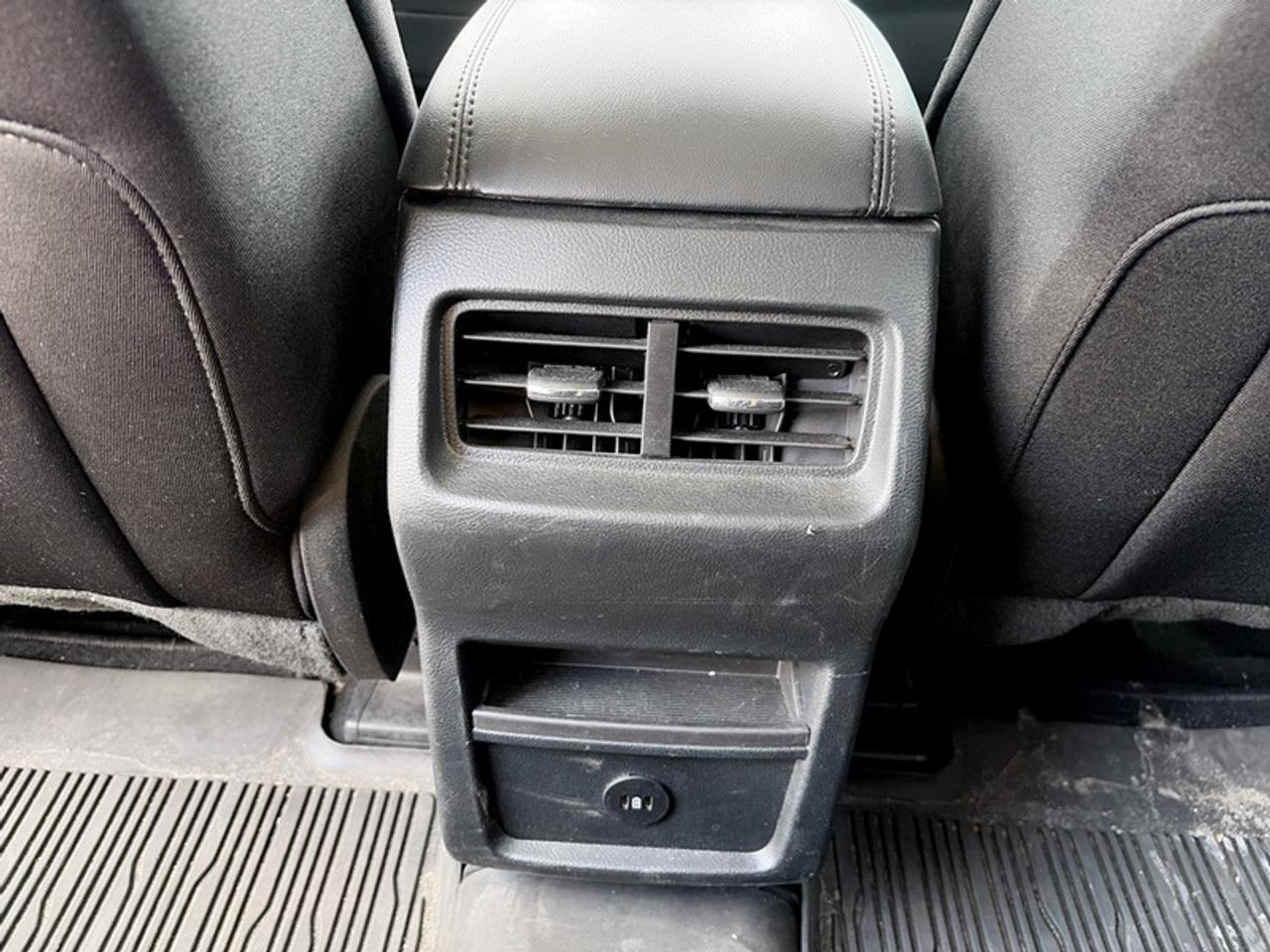 2022 Ford Edge SE Photo