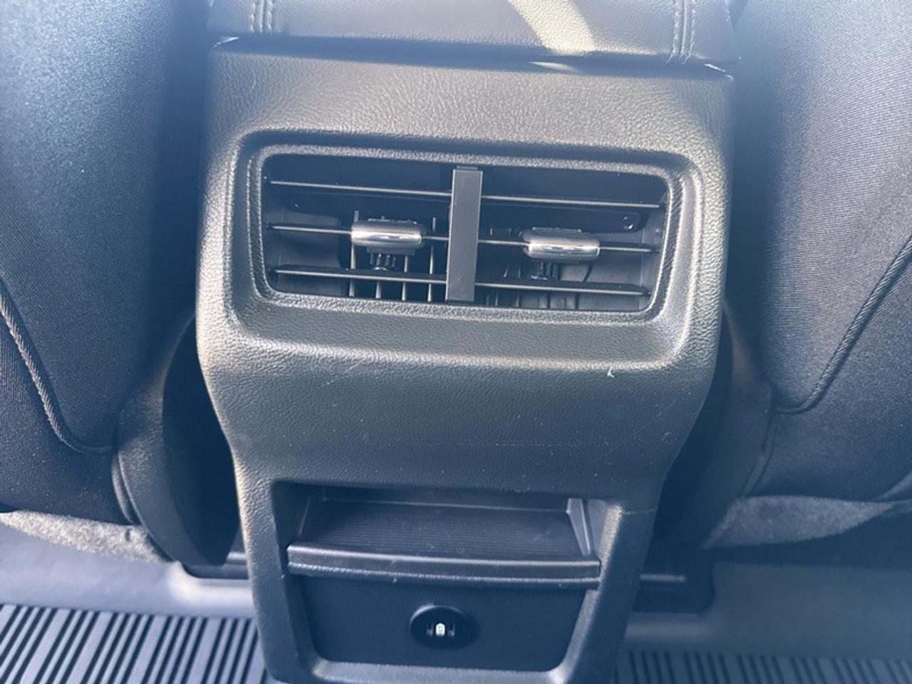 2022 Ford Edge SE  **APPLE CARPLAY - BLIND SPOT** Photo