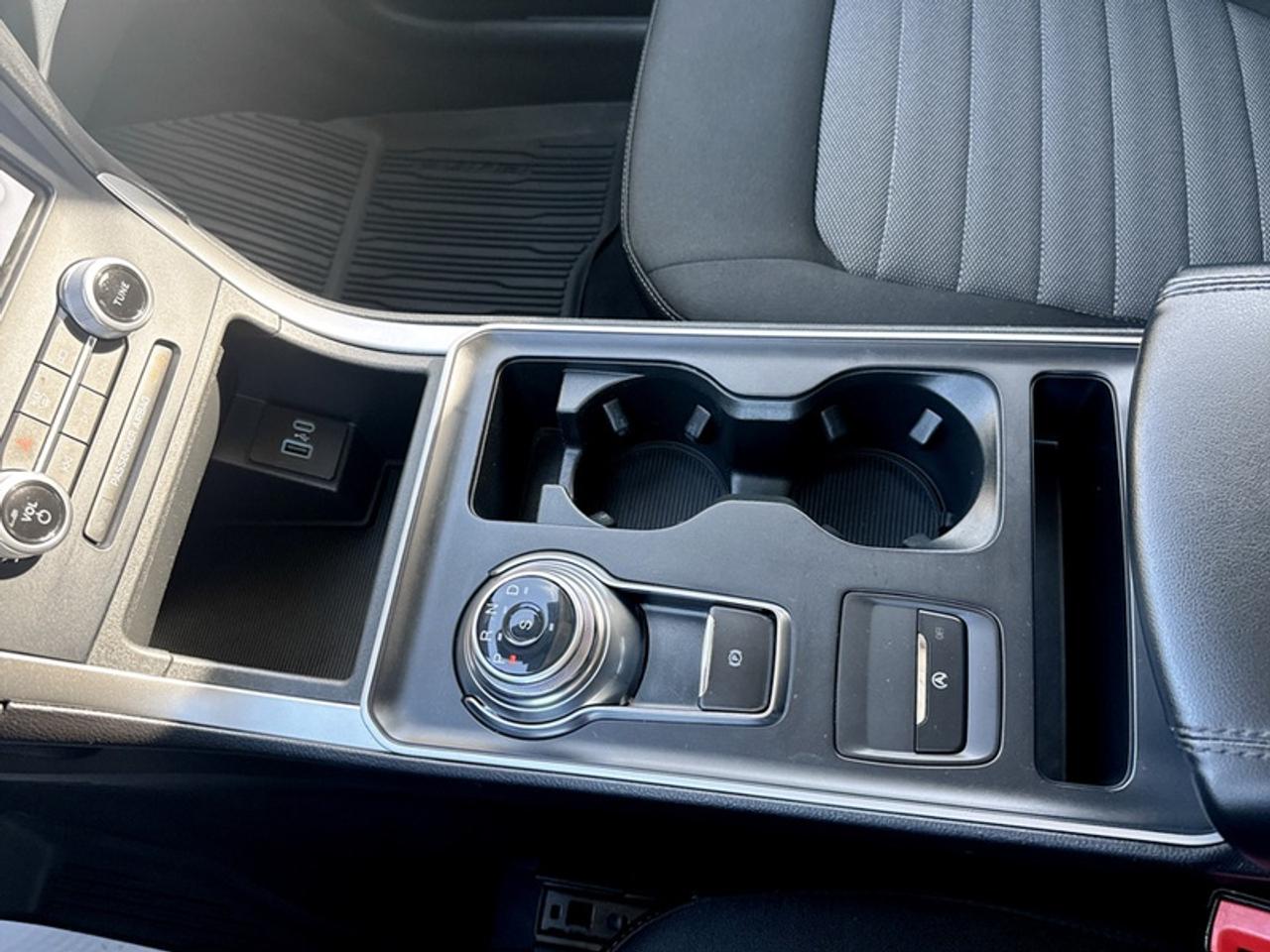 2022 Ford Edge SE  **APPLE CARPLAY - BLIND SPOT** Photo