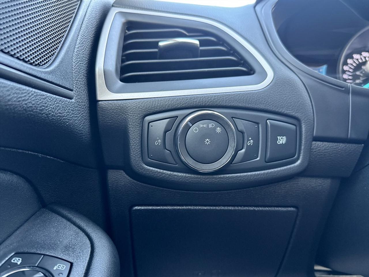2022 Ford Edge SE  **APPLE CARPLAY - BLIND SPOT** Photo