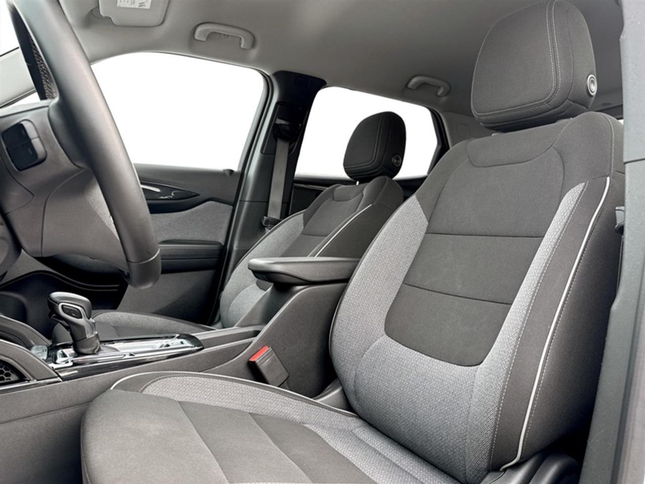 2024 Chevrolet TrailBlazer LT  **CLEAN CARFAX** Photo