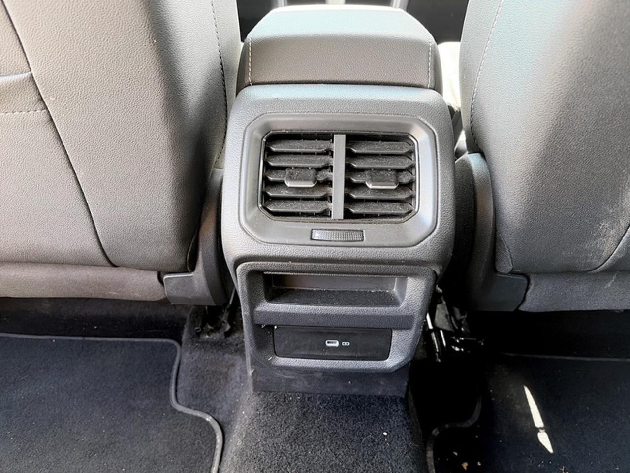 2024 Volkswagen Taos Comfortline  **CLEAN CARFAX** Photo