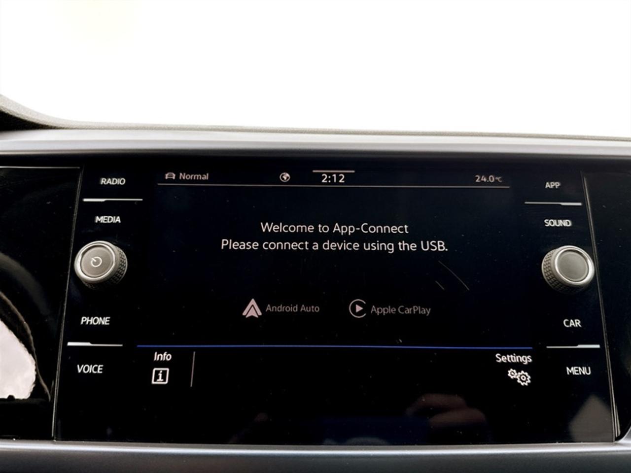 2024 Volkswagen Taos Comfortline  **CLEAN CARFAX** Photo