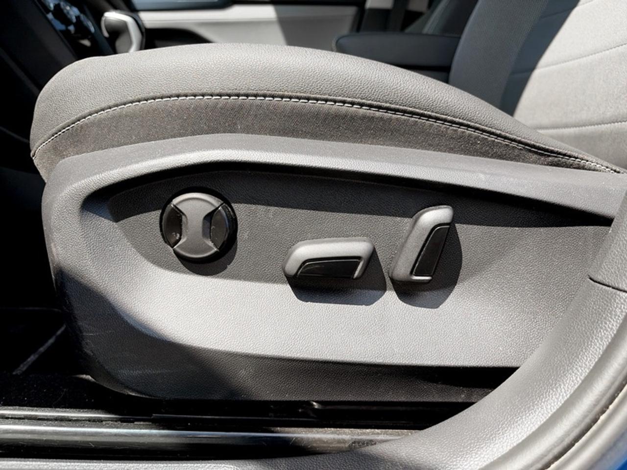 2024 Volkswagen Taos Comfortline  **GREAT COLOR** Photo