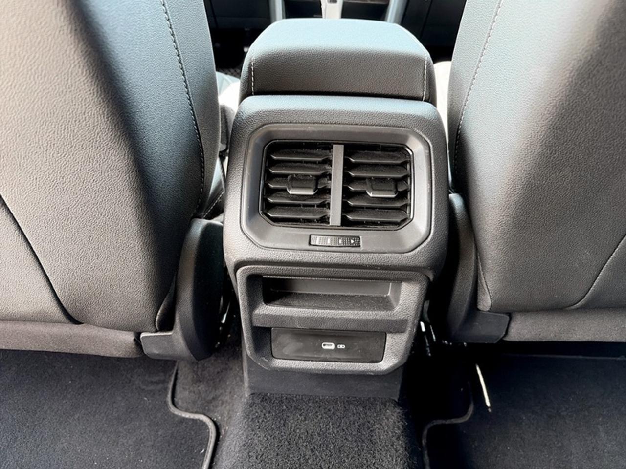 2024 Volkswagen Taos Comfortline  **GREAT COLOR** Photo