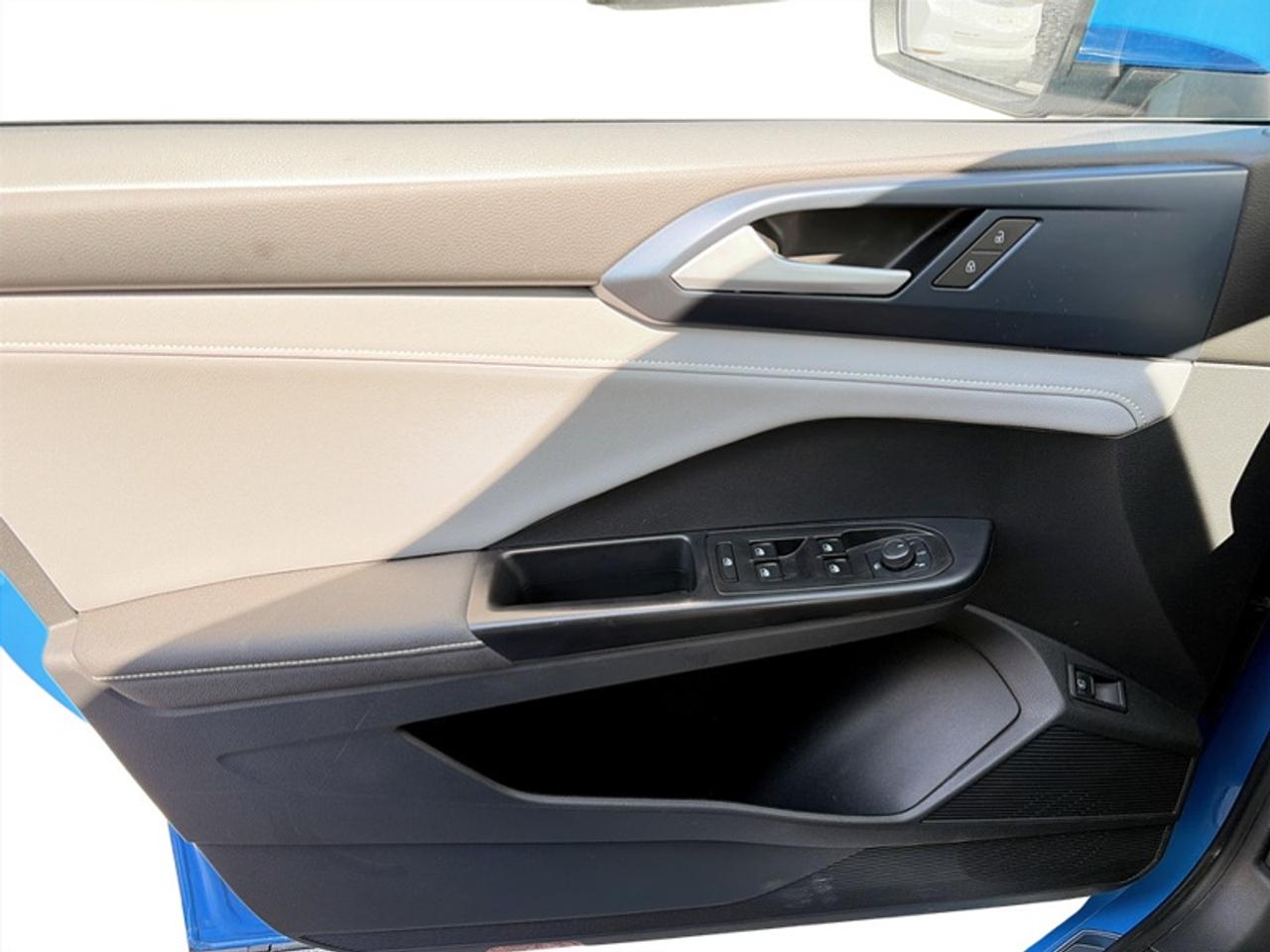 2024 Volkswagen Taos Comfortline  **GREAT COLOR** Photo