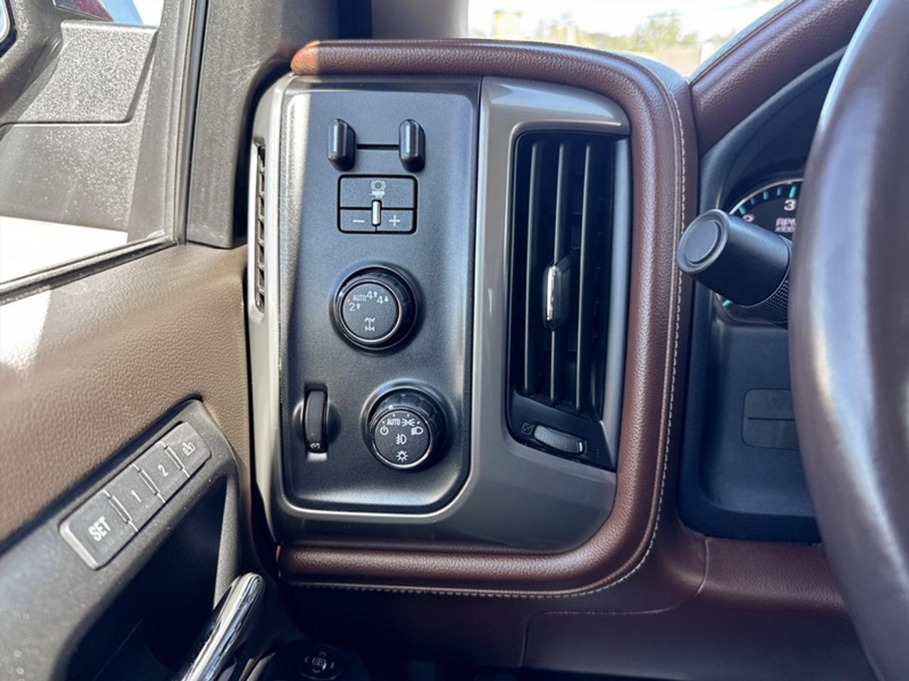 2018 Chevrolet Silverado 1500 High Country  *CLEAN CARFAX* Photo