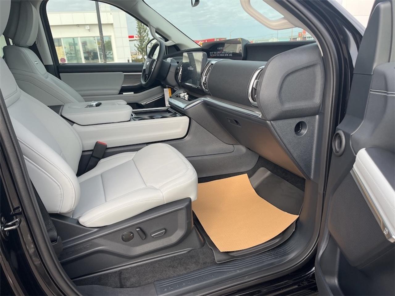 2027 Ford Expedition Platinum Max Photo5