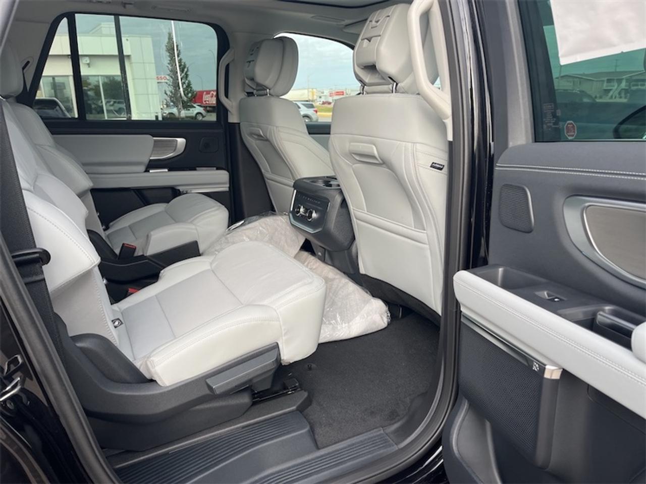 2027 Ford Expedition Platinum Max Photo5