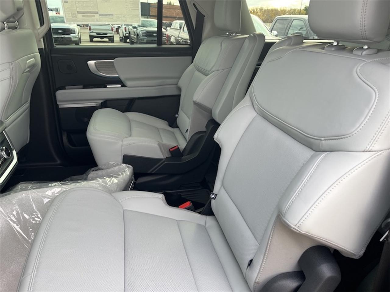 2027 Ford Expedition Platinum Max Photo5
