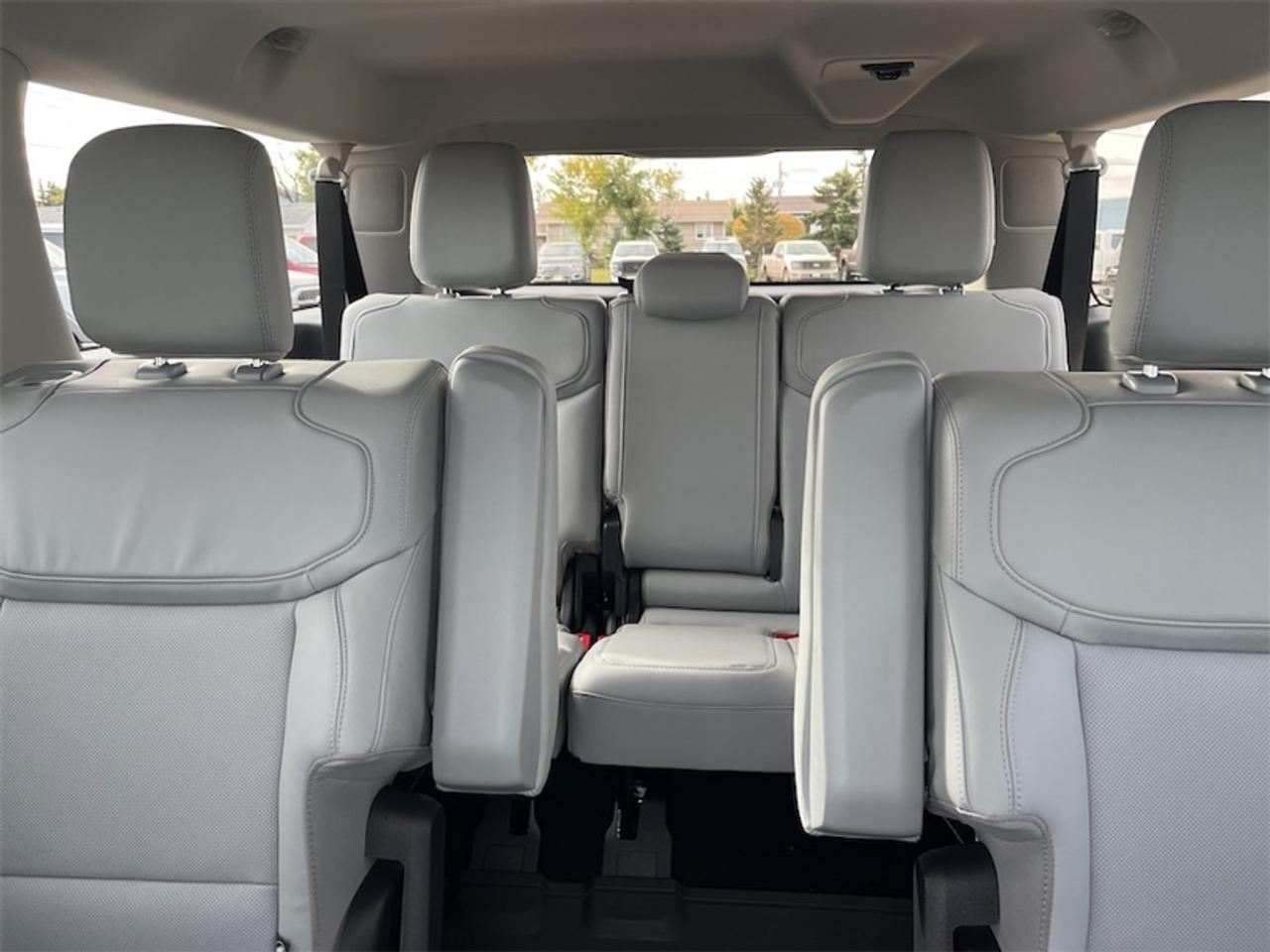 2027 Ford Expedition Platinum Max Photo5