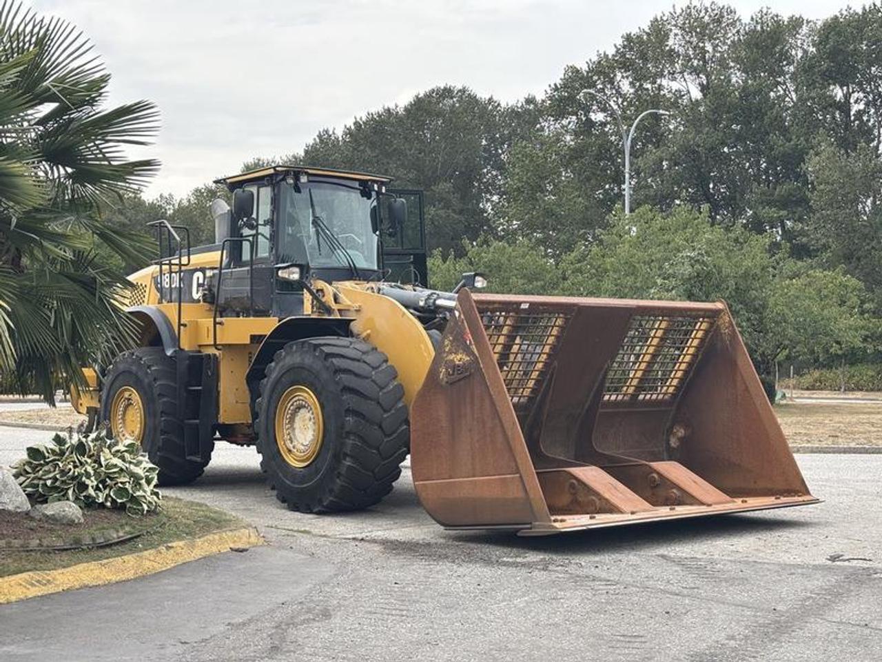This 2012 Caterpillar 980K Medium Wheel Loader is powered by a 12.5L Cat C13 ACERT 6-cylinder diesel engine producing approximately 406 gross horsepower (303 kW) and 369 net horsepower (274 kW). Equipped with an automatic transmission and four-wheel drive, this heavy-duty loader is designed for aggregate, quarry, construction, mining, material handling, and other demanding industrial applications.

The 980K is equipped with a large front bucket and offers a stated bucket capacity range of approximately 4.0 to 12.2 m³ (5.25 to 16.0 yd³), with a standard heaped capacity of approximately 5.4 m³. Breakout force is approximately 238 kN, while the stated static tipping load at full turn is approximately 19,267 kg (42,476 lbs).

The installed bucket measures approximately 6 feet 4 inches long, 11 feet 4 inches wide, and 7 feet high, with interior dimensions of approximately 6 feet 3 inches long, 10 feet 11 inches wide, and 6 feet 3 inches high.

Overall machine dimensions are approximately 33 feet 3 inches long, 11 feet 6 inches wide, and 12 feet 8 inches high. The enclosed operators cab features a gray cloth interior.

Finished in Caterpillar yellow, this Cat 980K provides a high-capacity wheel loader platform for large-scale material handling and heavy commercial applications. This item is currently OFFSITE. You must register an appointment with our office to schedule an offsite viewing. Appointments must be made a minimum of one business day in advance (and as defined by the days that Repo.com is open for business) before your appointment can be scheduled and confirmed. We may, at our own discretion, instead opt to transport smaller items to Repo.coms main yard for viewing purposes.  $89,980.00 plus $375 processing fee, $90,355.00 total payment obligation before taxes.   Listing report, warranty, contract commitment cancellation fee, financing available on approved credit (some limitations and exceptions may apply). All above specifications and information is considered to be accurate but is not guaranteed and no opinion or advice is given as to whether this item should be purchased. We do not allow test drives due to theft, fraud, acts of vandalism and undetectable impaired driving. Instead we provide the following benefits: Complimentary Warranty (with options to extend), Limited Money Back Satisfaction Guarantee on Fully Completed Contracts, Contract Commitment Cancellation, and an Open-Ended Sell-Back Option. Ask seller for details or call 604-522-REPO(7376) to confirm listing availability.