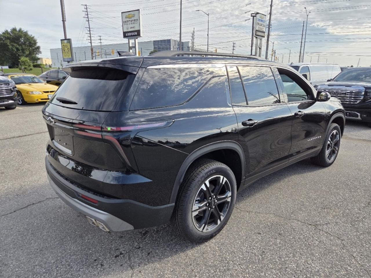 2027 Chevrolet Traverse LT Photo4