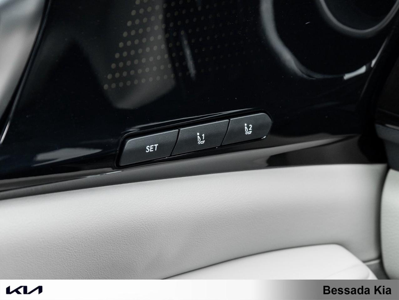 2025 Kia Carnival Hybrid SX+ Photo