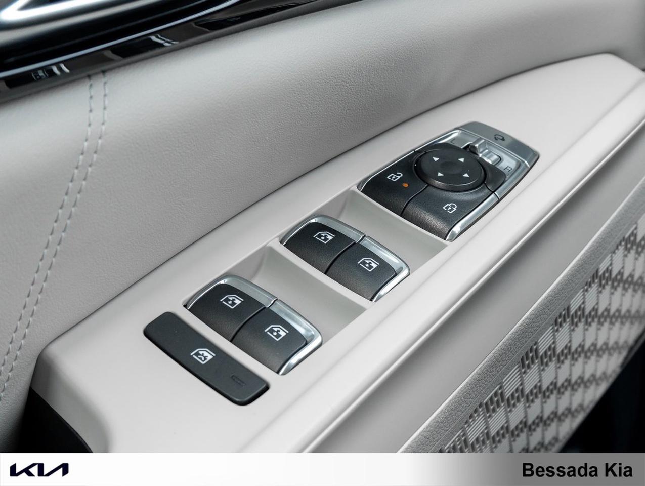 2025 Kia Carnival Hybrid SX+ Photo