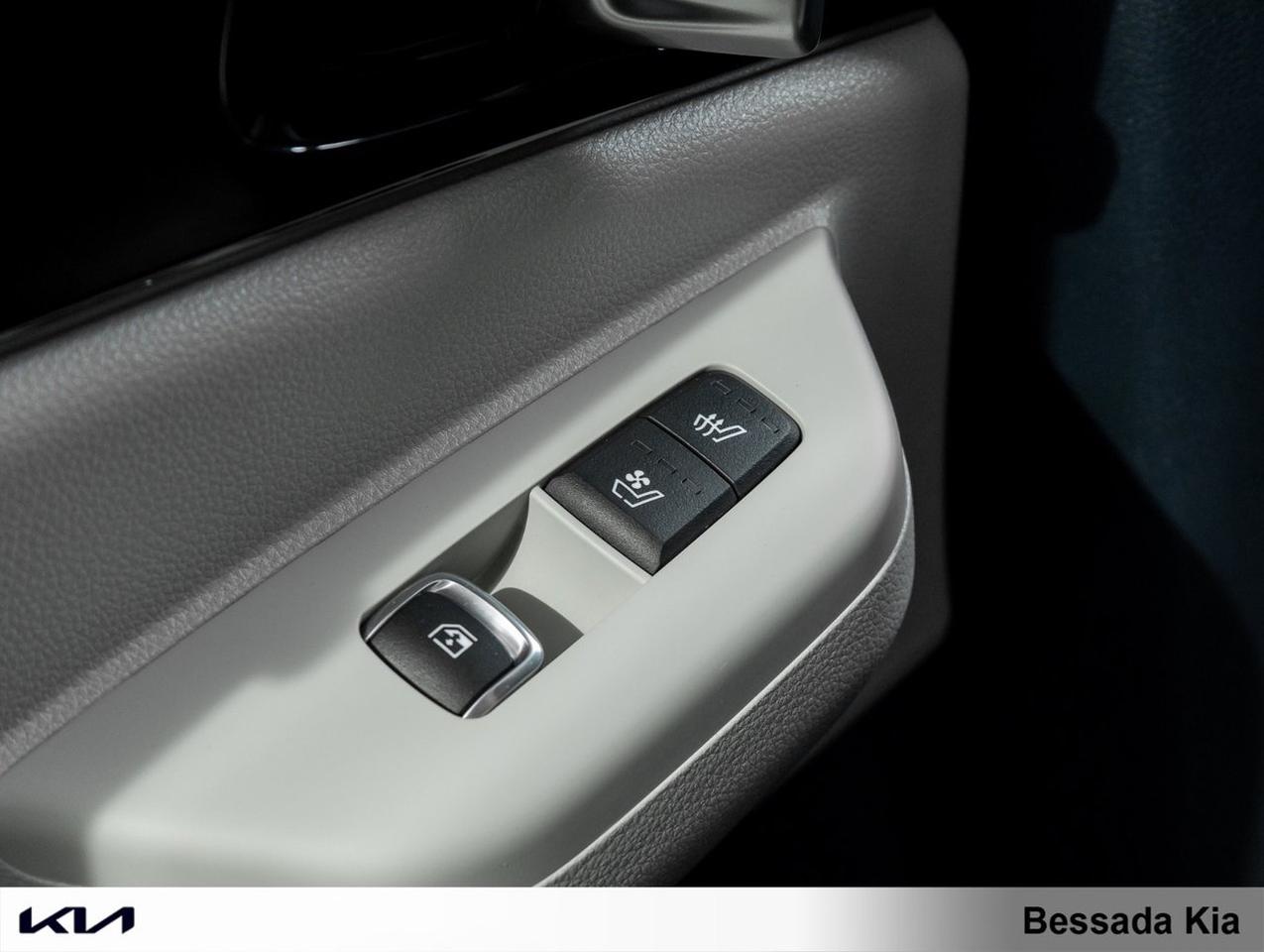 2025 Kia Carnival Hybrid SX+ Photo