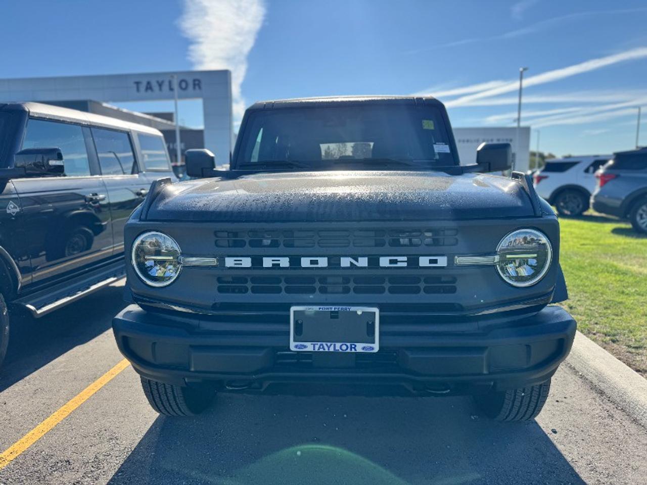 2025 Ford Bronco Base Photo3