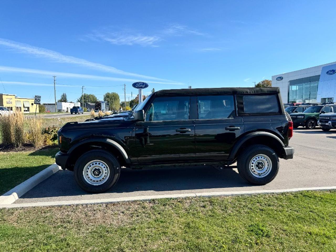 2025 Ford Bronco Base Photo5