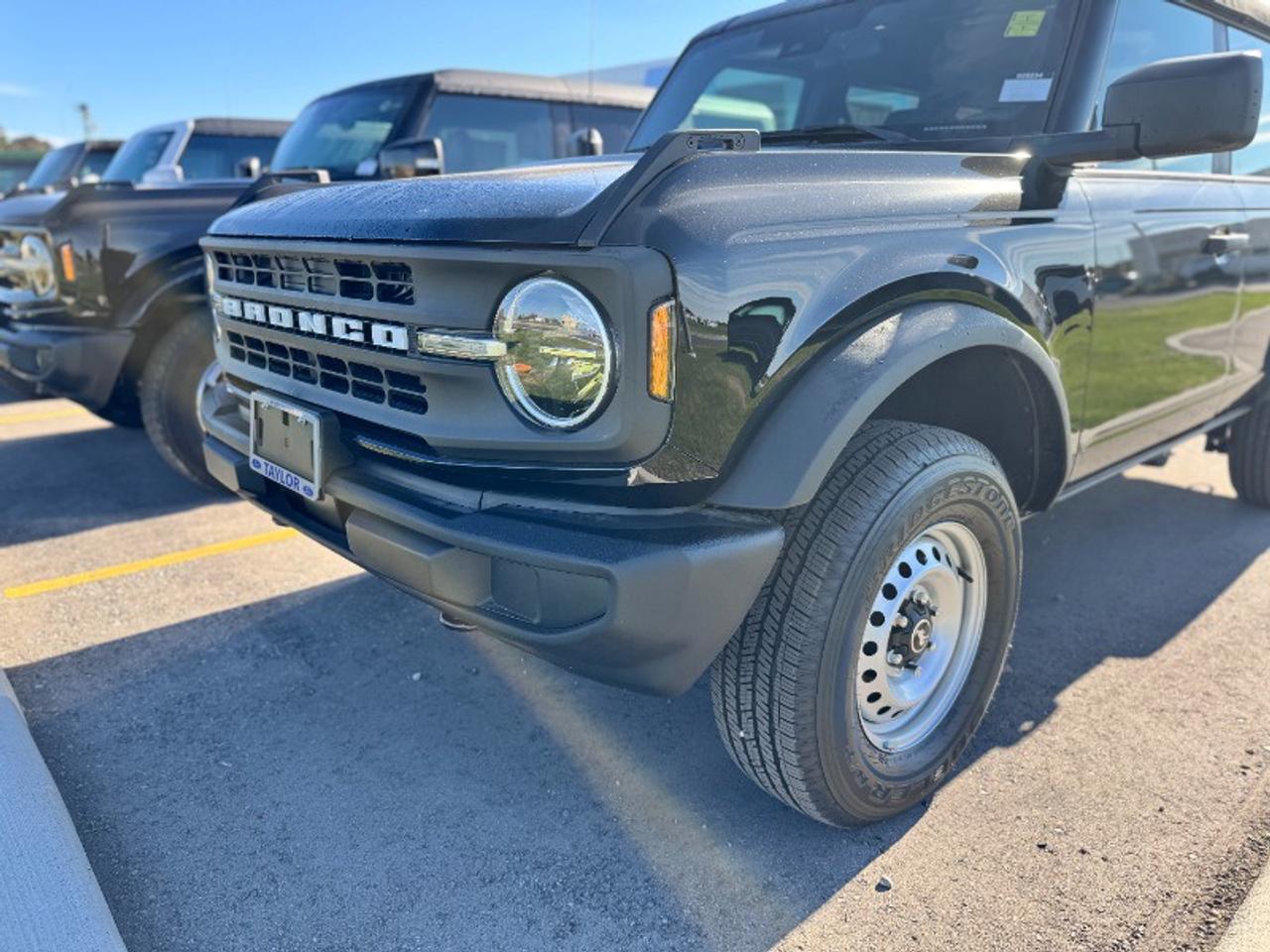 2025 Ford Bronco Base Photo