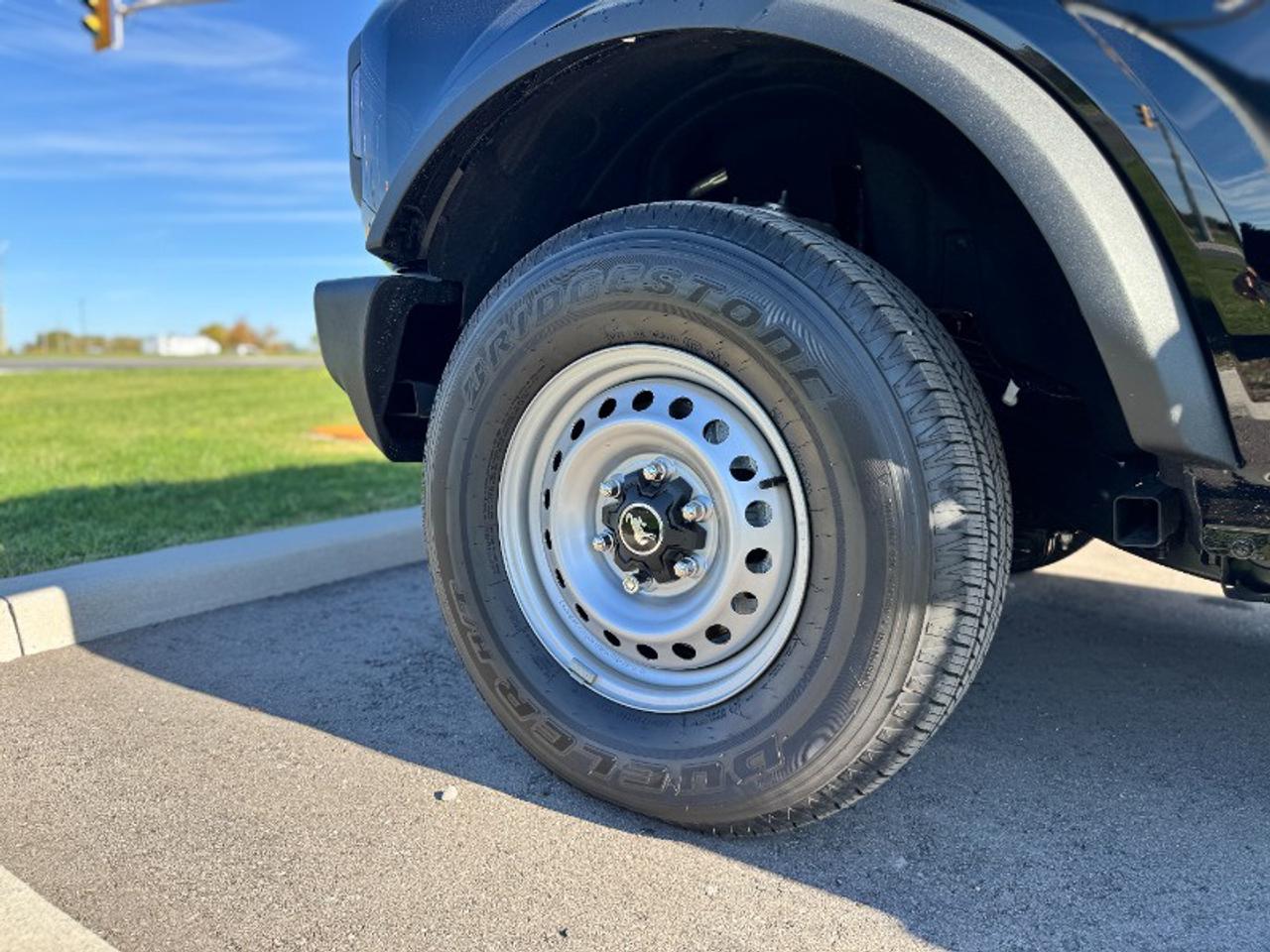 2025 Ford Bronco Base Photo