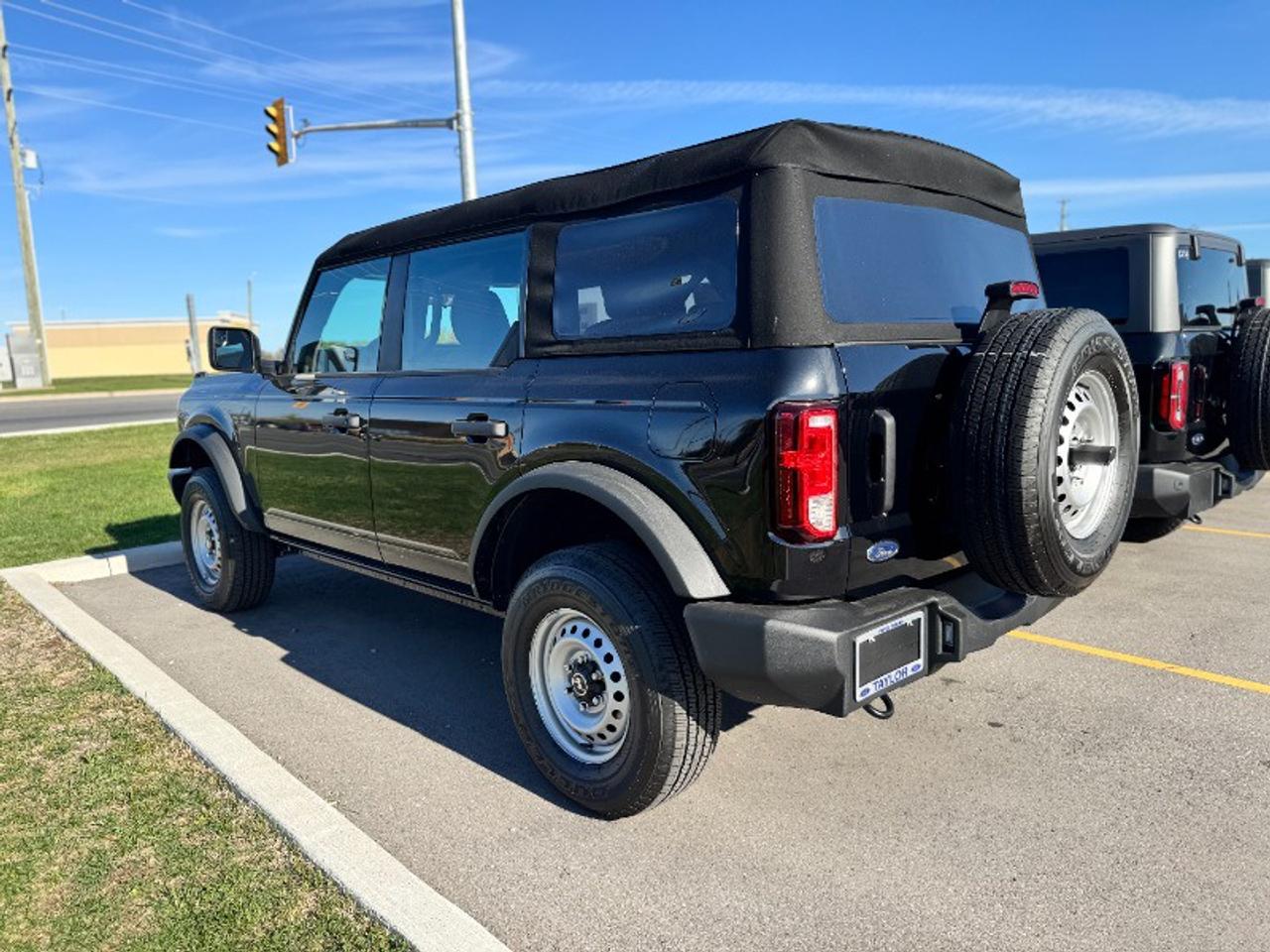 2025 Ford Bronco Base Photo