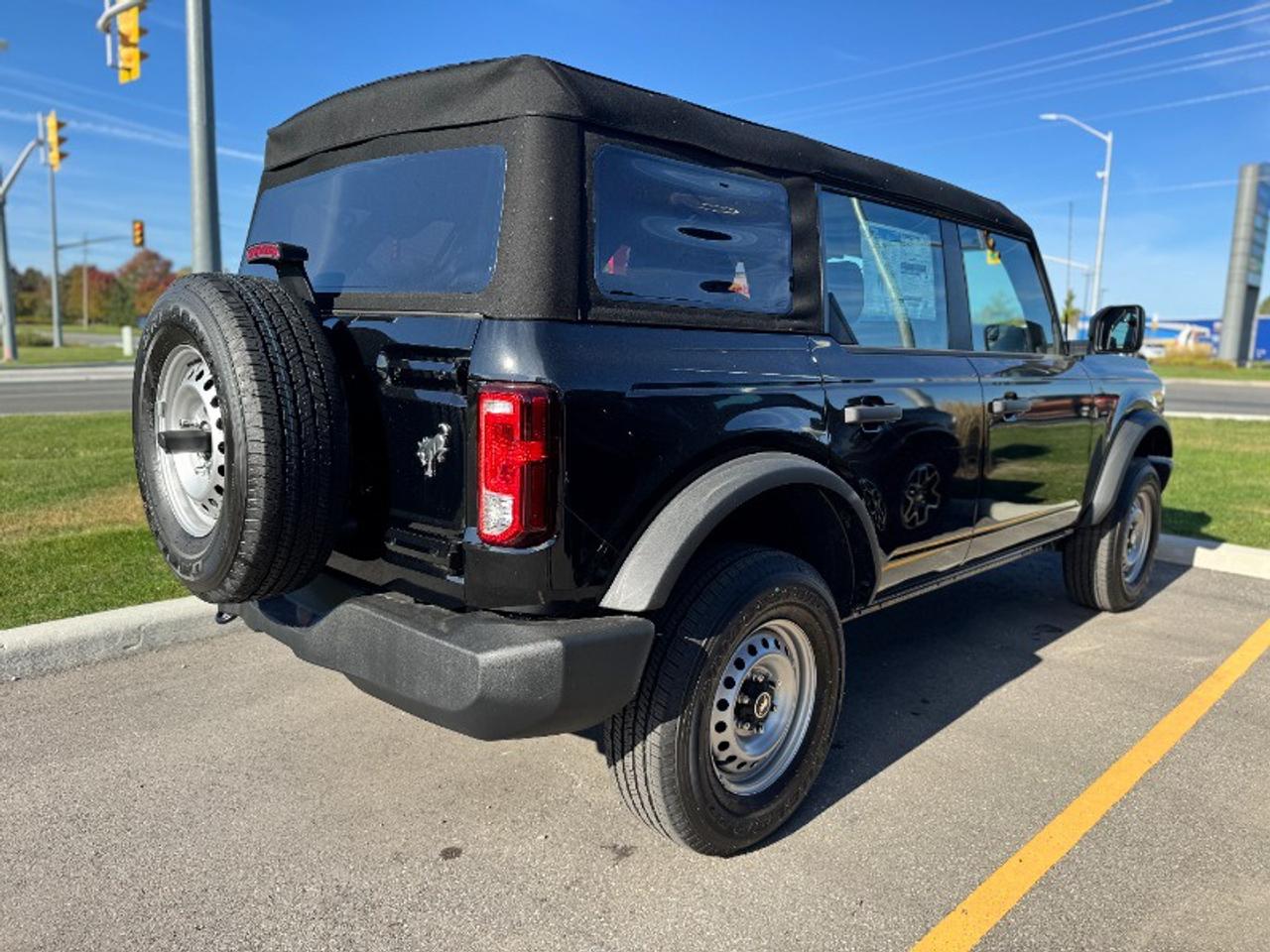 2025 Ford Bronco Base Photo